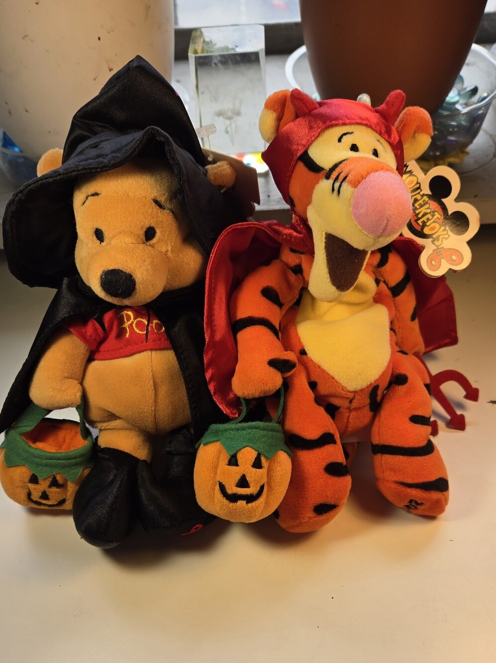 Disney Mouseketoys Winnie the Pooh & Tigger Plushies in Halloween Costume Bundle - Picture 4 of 11